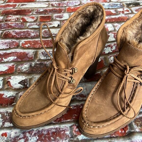 Audrey Brooke Brown suede booties - Picture 3 of 9